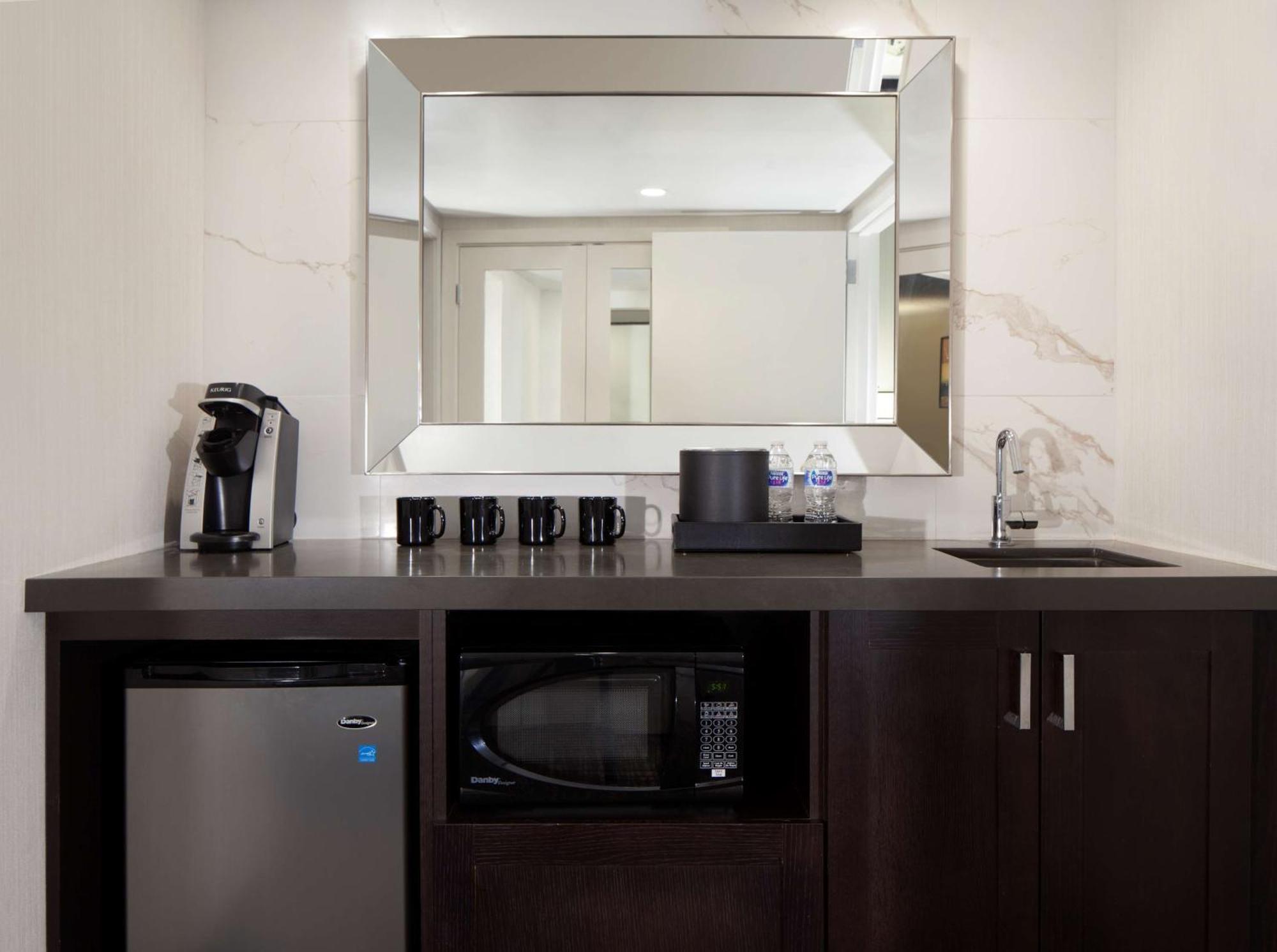 Embassy Suites By Hilton Philadelphia Airport Esterno foto