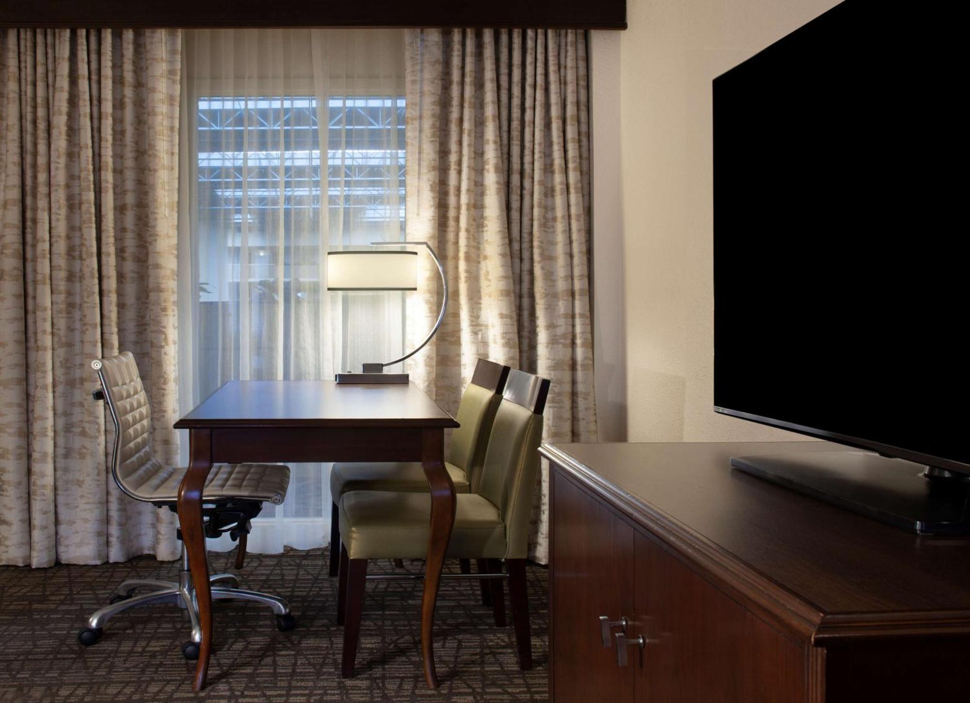 Embassy Suites By Hilton Philadelphia Airport Esterno foto
