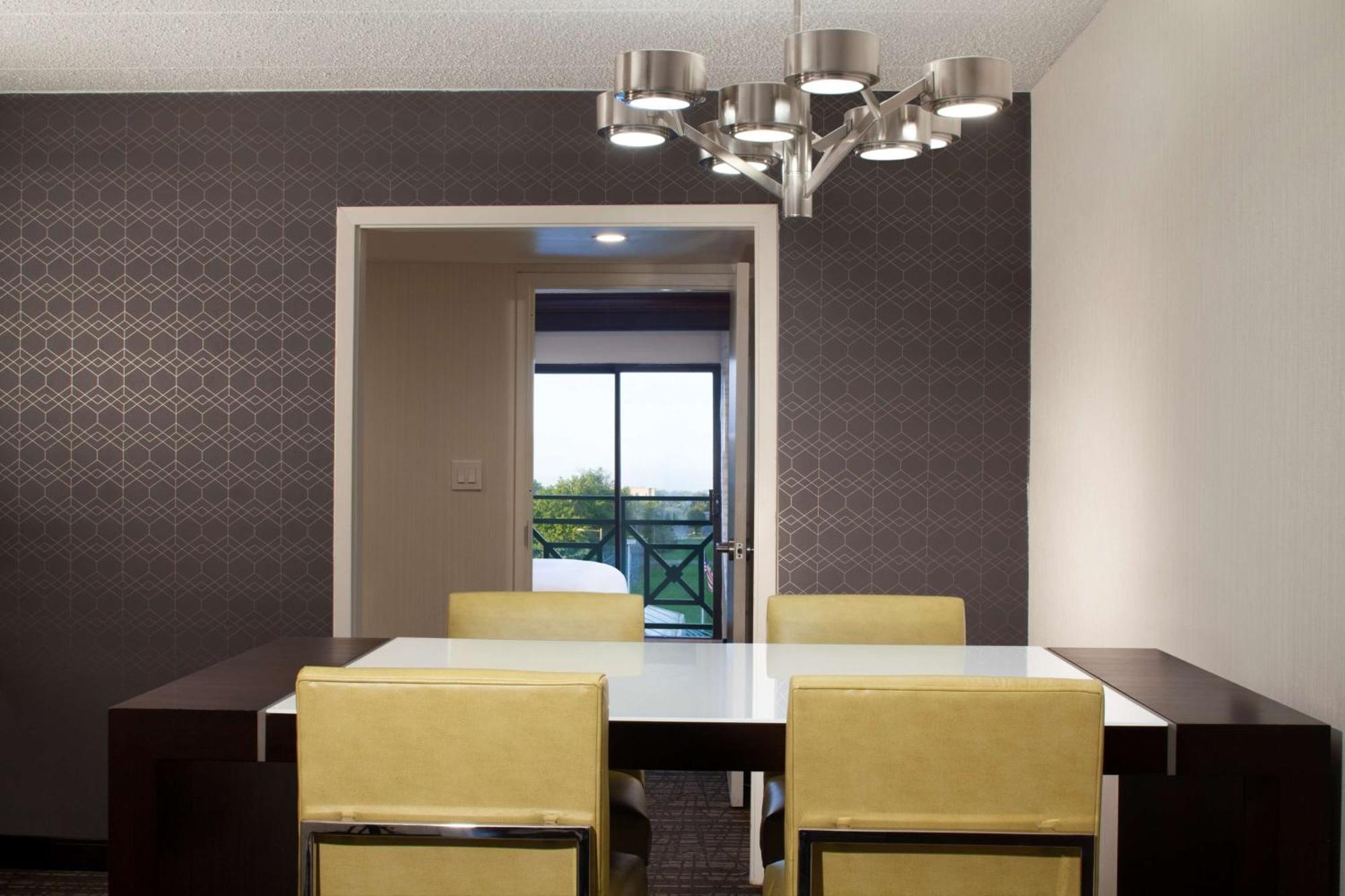 Embassy Suites By Hilton Philadelphia Airport Esterno foto